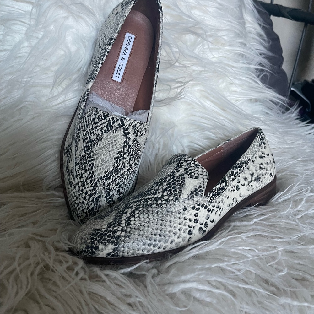 Chelsea & Violet Shoes - Picture 2 of 9